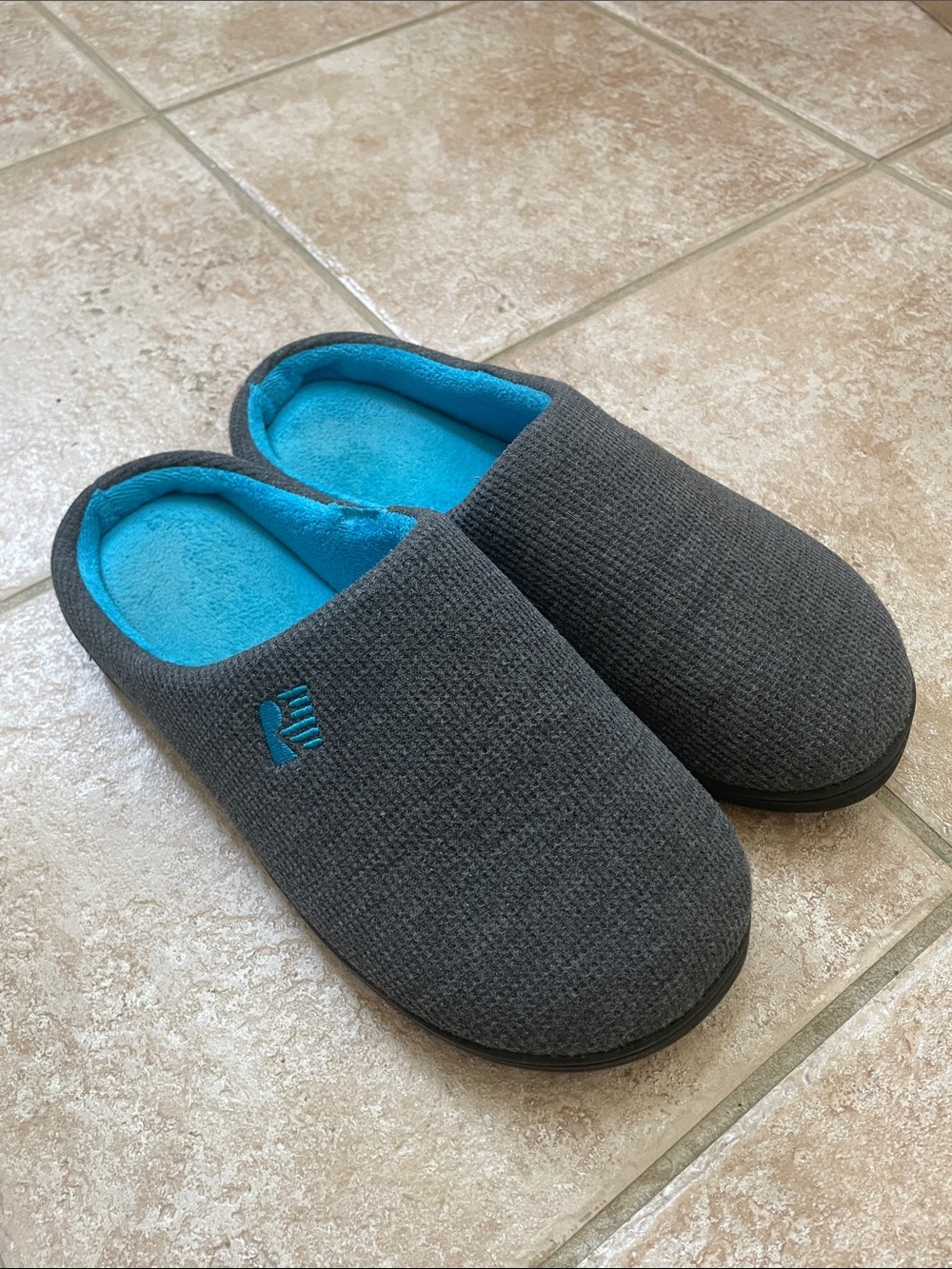 RockDove Two-Tone Slip-On Closed Toe Memory Foam House Slippers